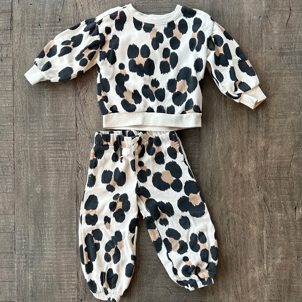 GAP Sweatpants & Sweatshirt, 3T